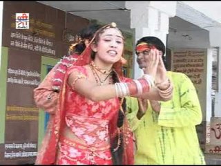 मंदिरिया रो आडो खोलो माहरी  - चम् चम् चमके चुन्दडी ( राजस्थानी )