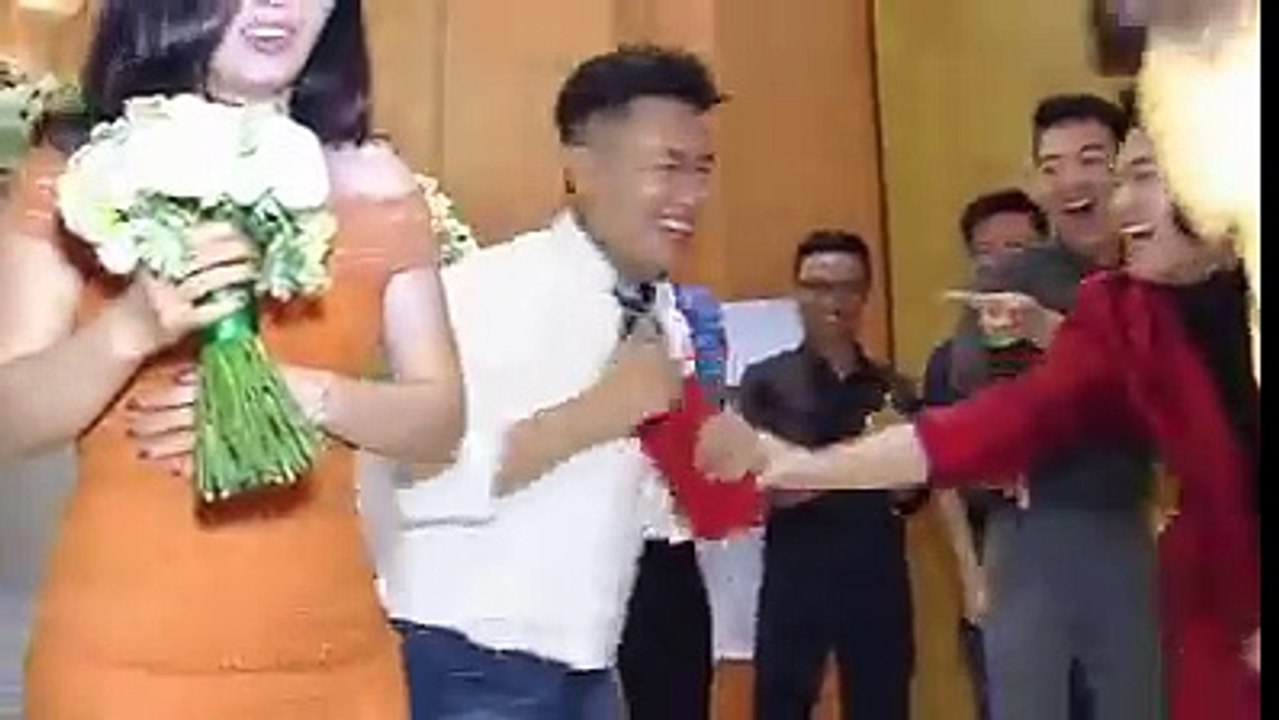 A beautiful marriage proposal. Une belle proposition de mariage. Güzel bir evlenme teklifi.