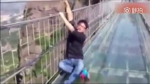 Frightened tourists barely cope with the fear of height on the glass bridge in China