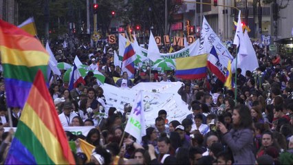 Colombia: Thousands rally in support of FARC peace deal