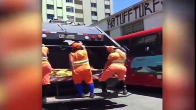 Brasileñas bailan twerking mientras recogen basura y arrasan