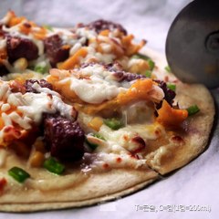 커다란 떡갈비가 토핑으로 딱! 떡갈비피자