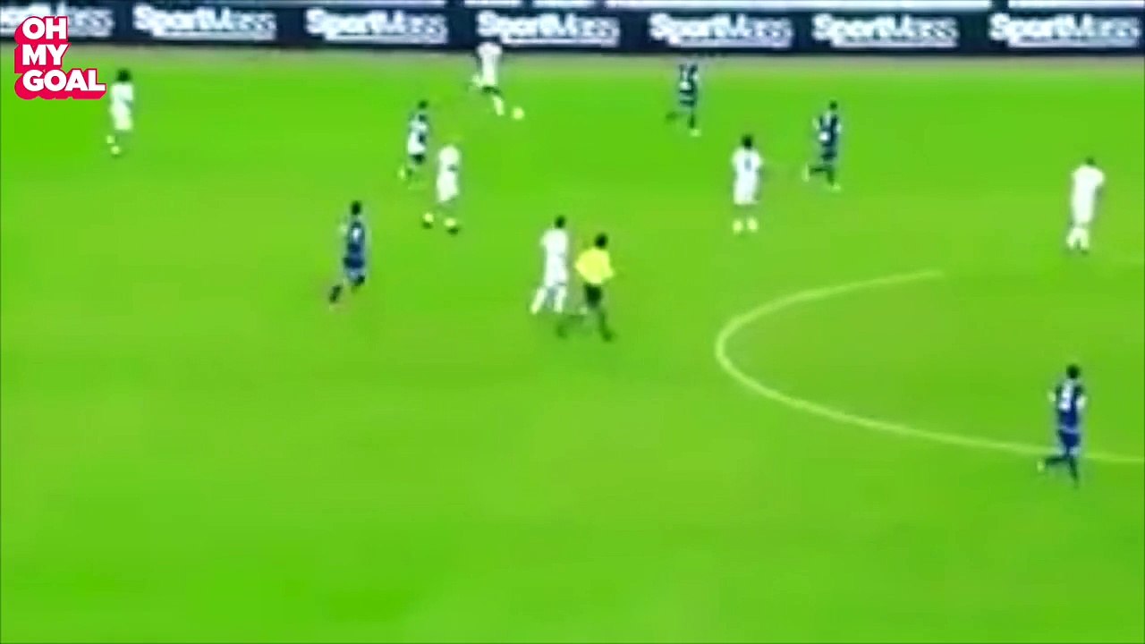 Ronaldinho's Incredible Back Pass During Peace Match
