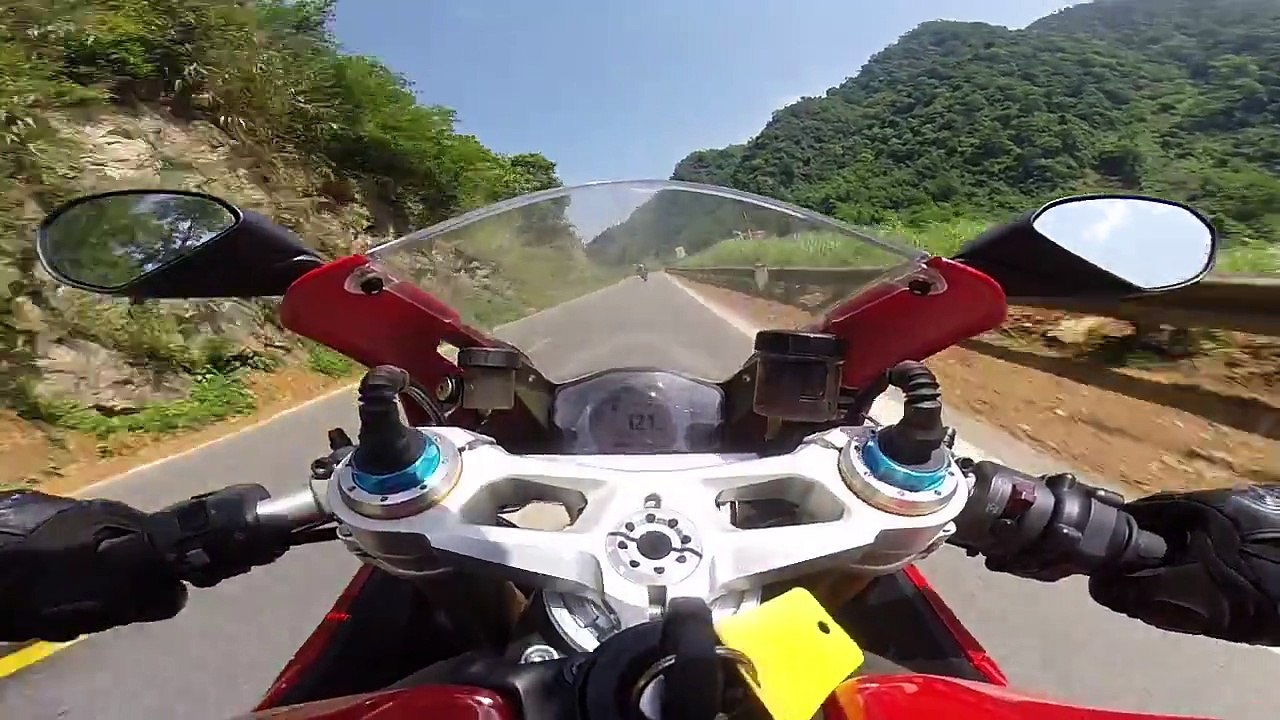 Gặp team Ducati trên đường về