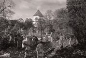 VLOG-Mi vida en Estonia-Caminando por monasterios y tumbas-YOUTUBE