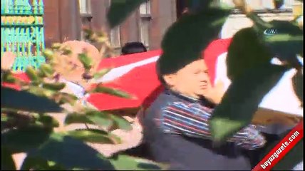 Cumhurbaşkanı Erdoğan, Kemal Unakıtan'ın kabri başında Kur'an okudu