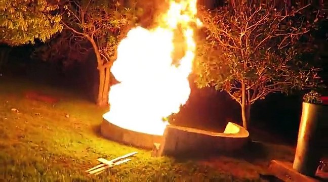 Jeter 1000 briquets au feu, et booooom