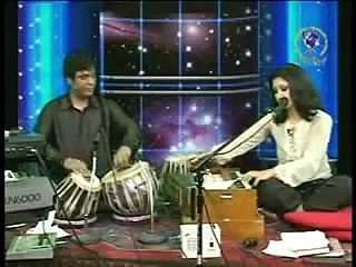 Afghan singer Fereshta Samah singing :  Ghar Aaya Mera Pardesi .. old is gold hindi song