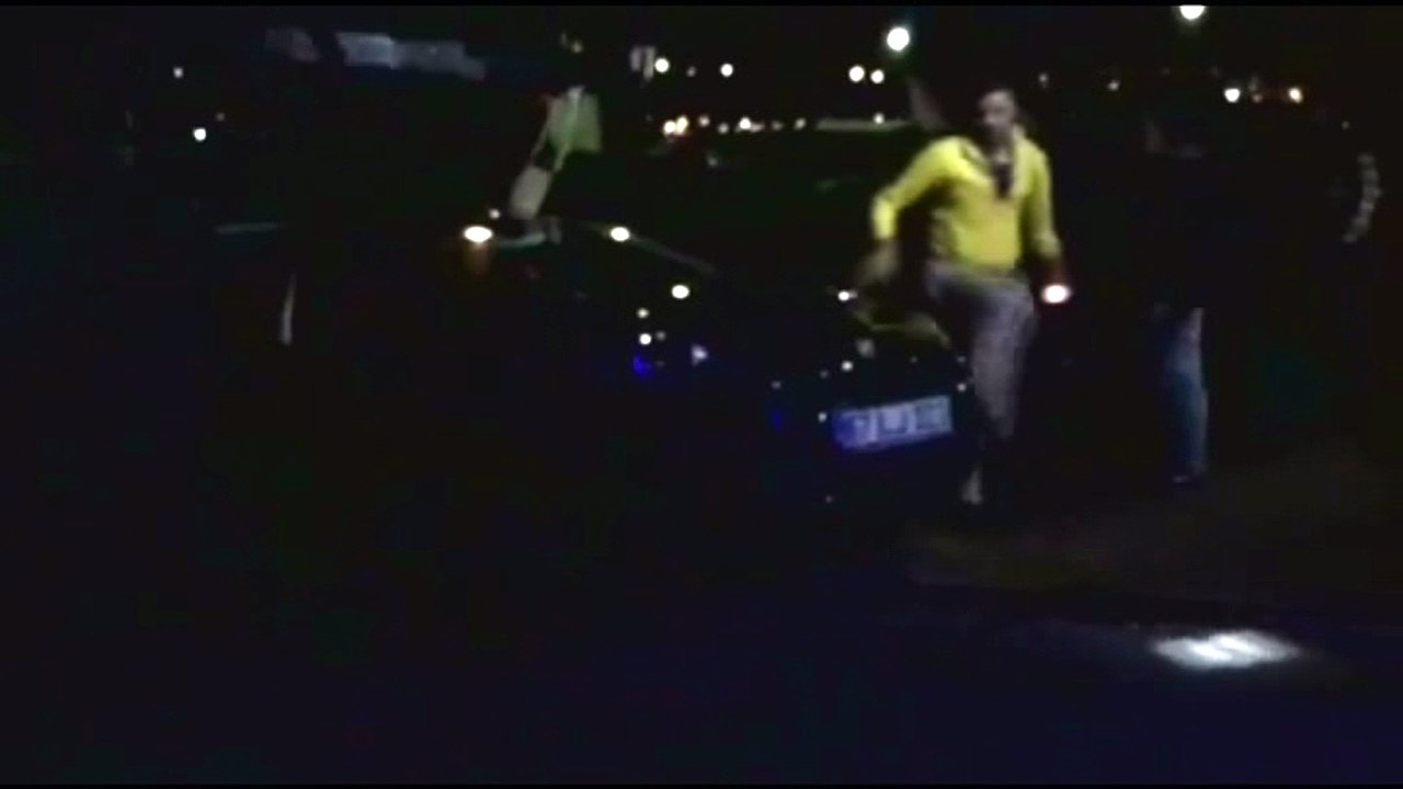 DENIZE DUSMEKTEN VATANDASLAR KURTARDI