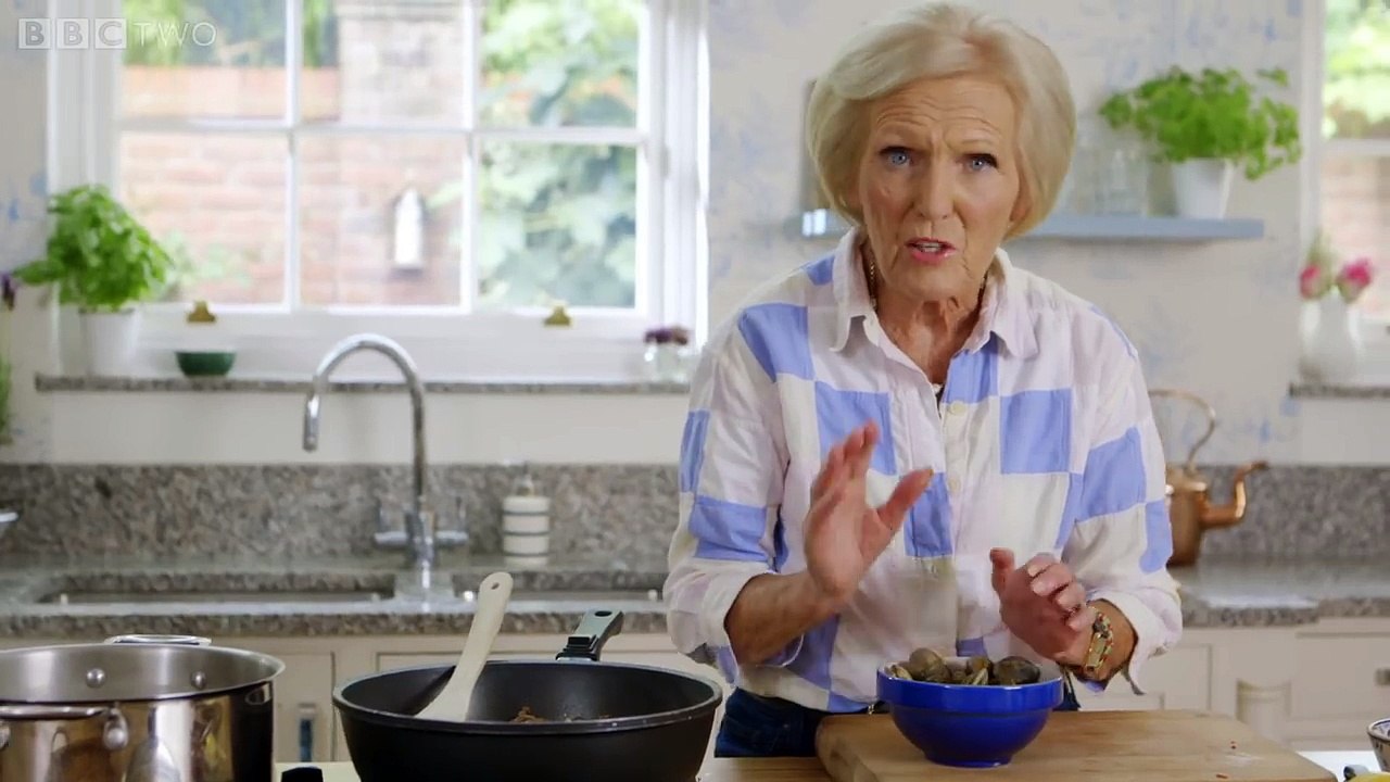 Seafood Linguine recipe - Mary Berry's Absolute Favourites: Episode 1