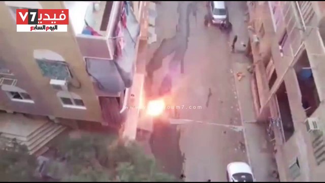 بالفيديو.. اشتعال كابل كهرباء يثير ذعر أهالى شارع النصر فى طرة