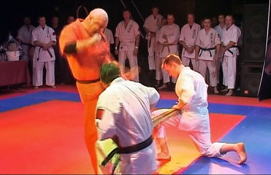 Соревнования по жесткому каратэ по правилам хокутоки