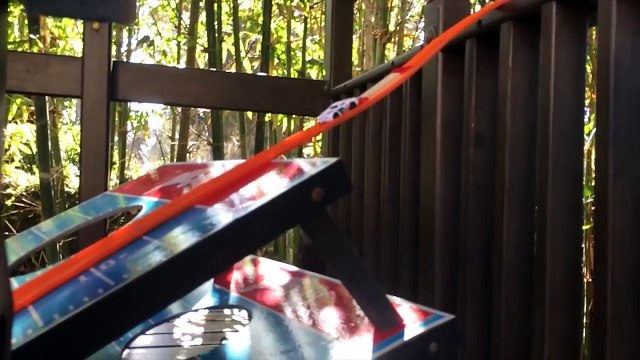 Un beau parcours de voitures Hot Wheels filmé comme si vous y étiez !