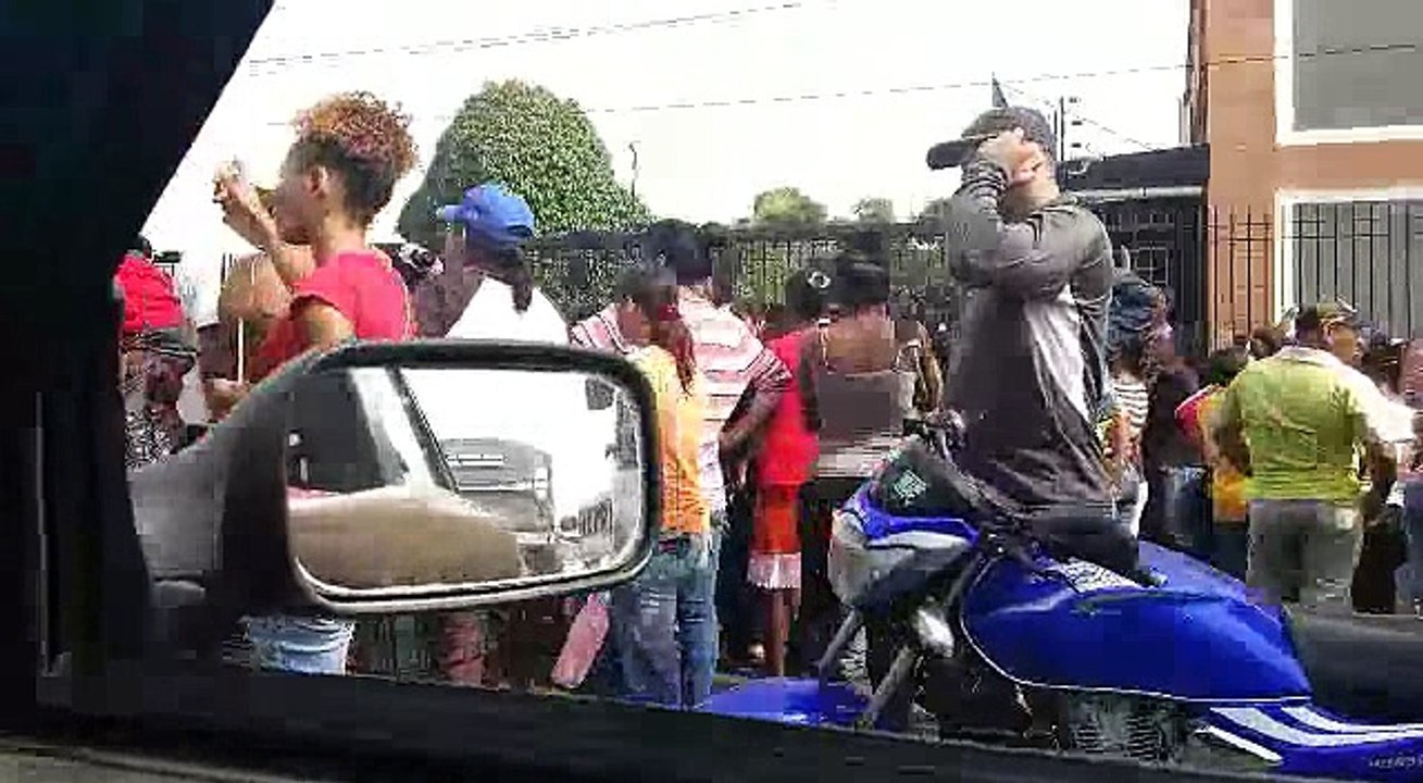 siguen la colas en Venezuela san felix, escasees país en miseria!