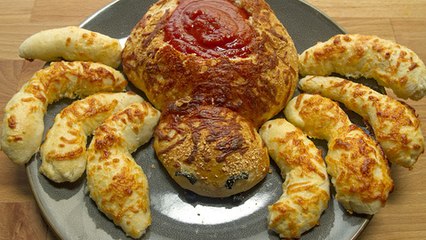 How To Make Halloween Spider Cheesy Bread