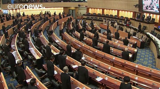 ولي عهد تايلاند يطلب تأجيل إعلانه ملكا بعد وفاة والده