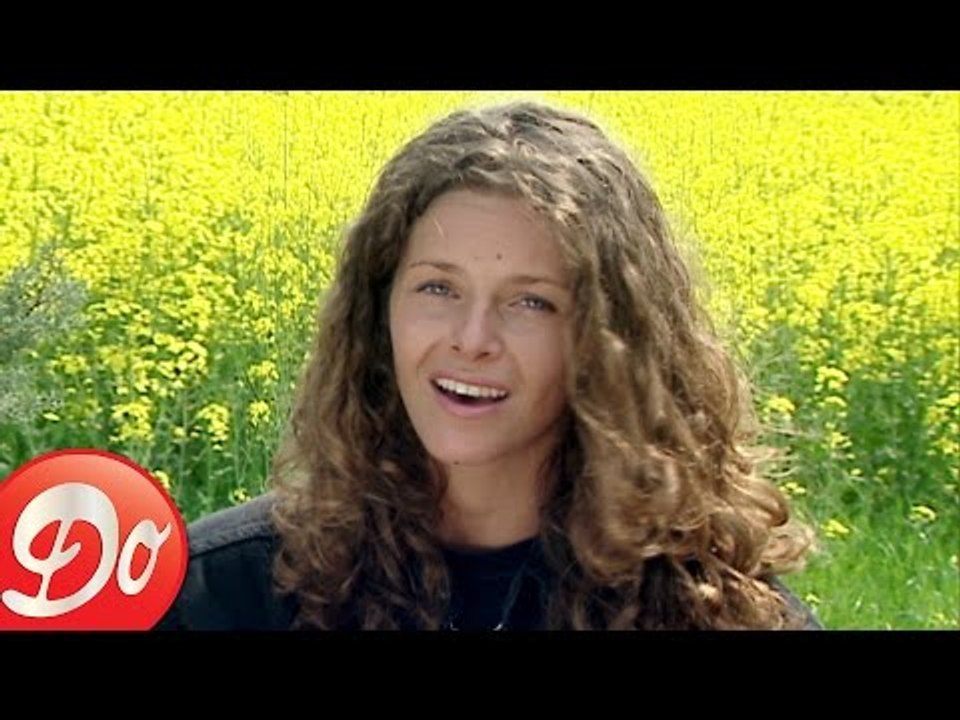 Manuela : Si tu entends ma voix (Clip officiel)