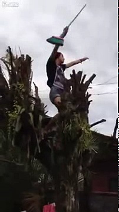 blooper (se electrocuta por andar de farandola)[1]