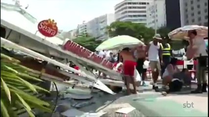 Quiosque desaba e fere seis pessoas em Copacabana