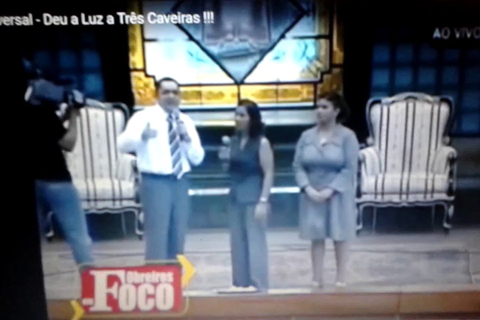 Igreja Universal - Mulher dá Luz a Caveiras e Explora o medo dos Fiéis