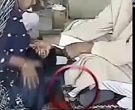 elaaj kr raha hen ya mzy ly raha ha besharam