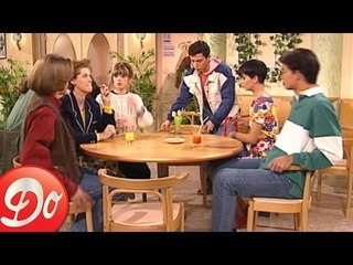 Hélène et les garçons : les coulisses de la cafétéria (REPORTAGE)