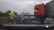 Ce chauffeur de camion intervient pour stopper un chauffard en fuite