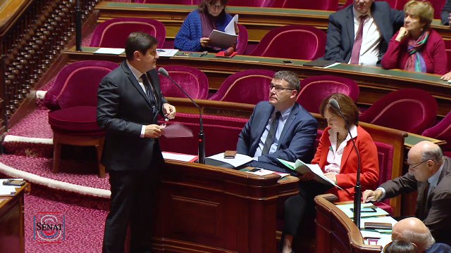 Emploi des jeunes : réponse de Patrick Kanner aux Questions Au Gouvernement à l'Assemblée nationale