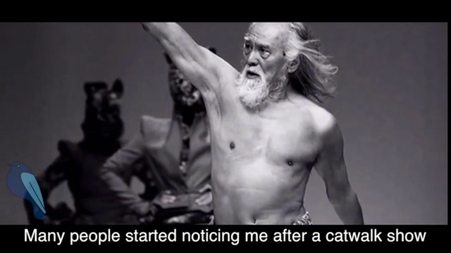 Deshun Wang : un mannequin chinois de 80 ans