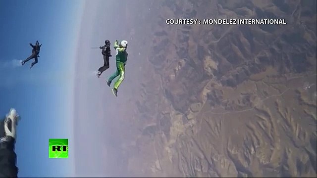 Impressionnant : un saut de 7 600 mètres sans parachute