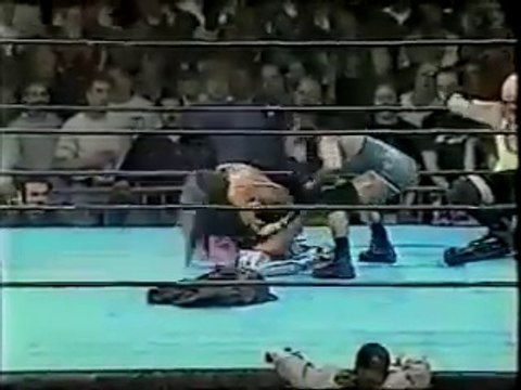 Boks maçında rakibini soyan kadın boksör