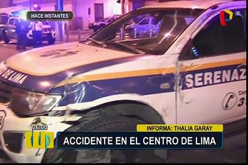 Camioneta de Serenazgo choca con auto en el centro de Lima