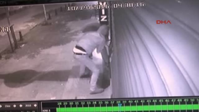 Lüks Araçlı Maskeli Soyguncuların 2 Dakikada 200 Bin Liralık Hırsızlığı Kamerada
