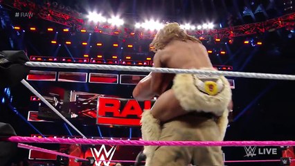 Braun Strowman vs. The Splash Brothers - 2-on-1 Handicap Match: Raw, Oct. 10, 2016