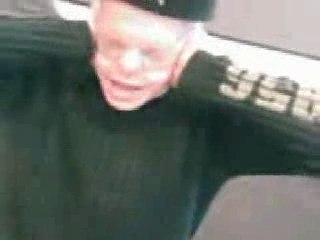 Enchendo a camisinha com a cabeça