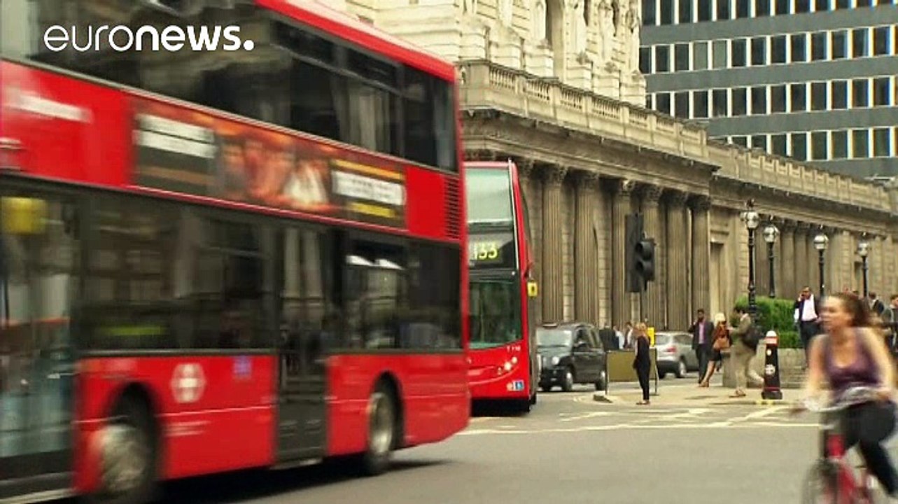 İngiltere: Sterlin düştü, enflasyon artmaya başladı