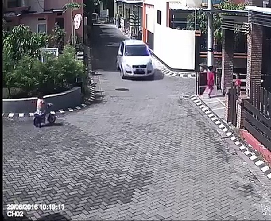 انسان کو بچانے والا اللہ ہے