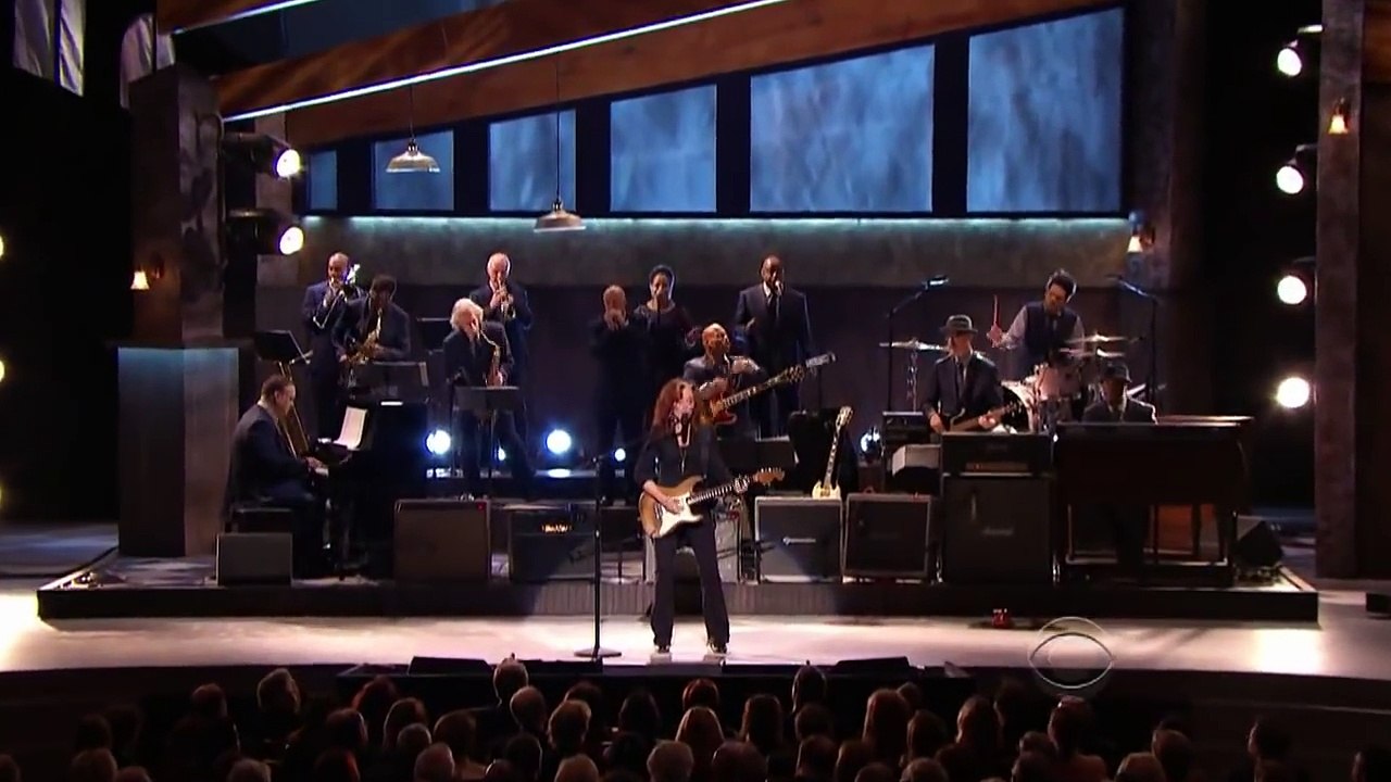 Bonnie Raitt, Tracy Chapman, Jeff Beck and Beth Hart - 'Sweet Home Chicago'  (2012)