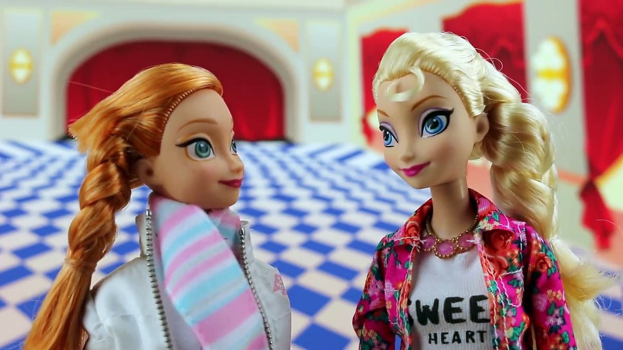 Frozen Elsa Freezes Hans when Hans Steals Annas Dress and Crown. DisneyToysFan