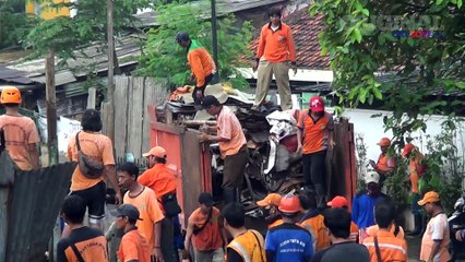 Penggusuran Bangunan Liar Kali Krukut