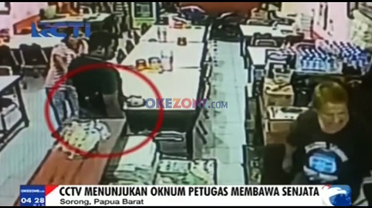 Oknum Polisi Bersenjata Peras Warga