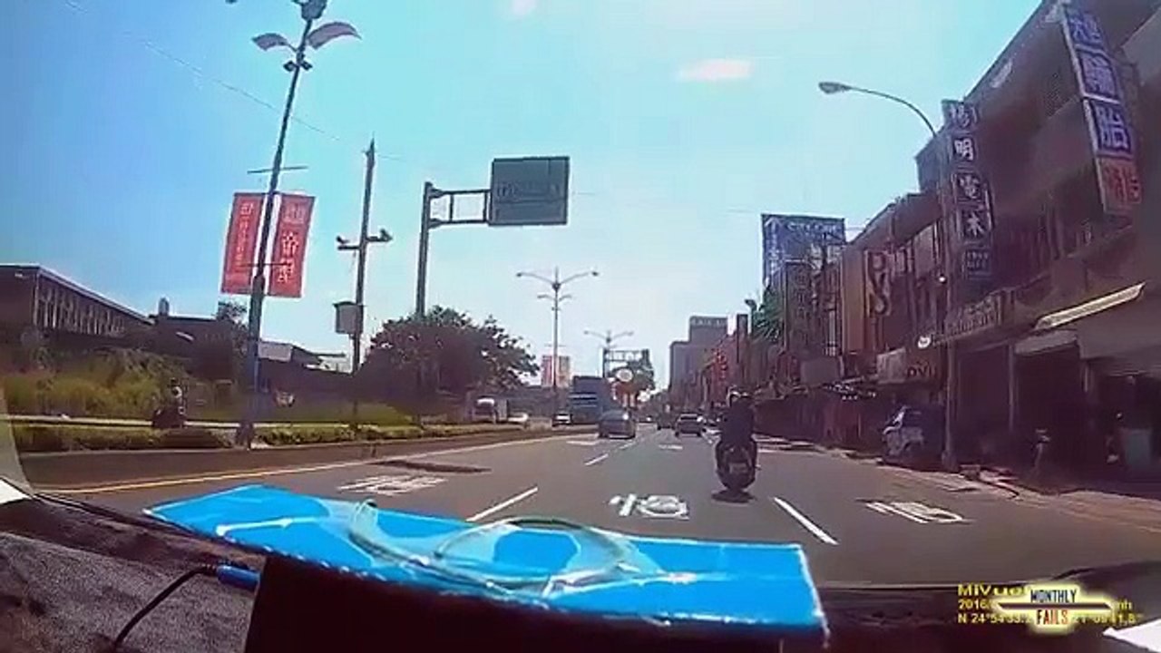 1 - Dashcam Fails Compilation -- September 2016 -- MonthlyFails
