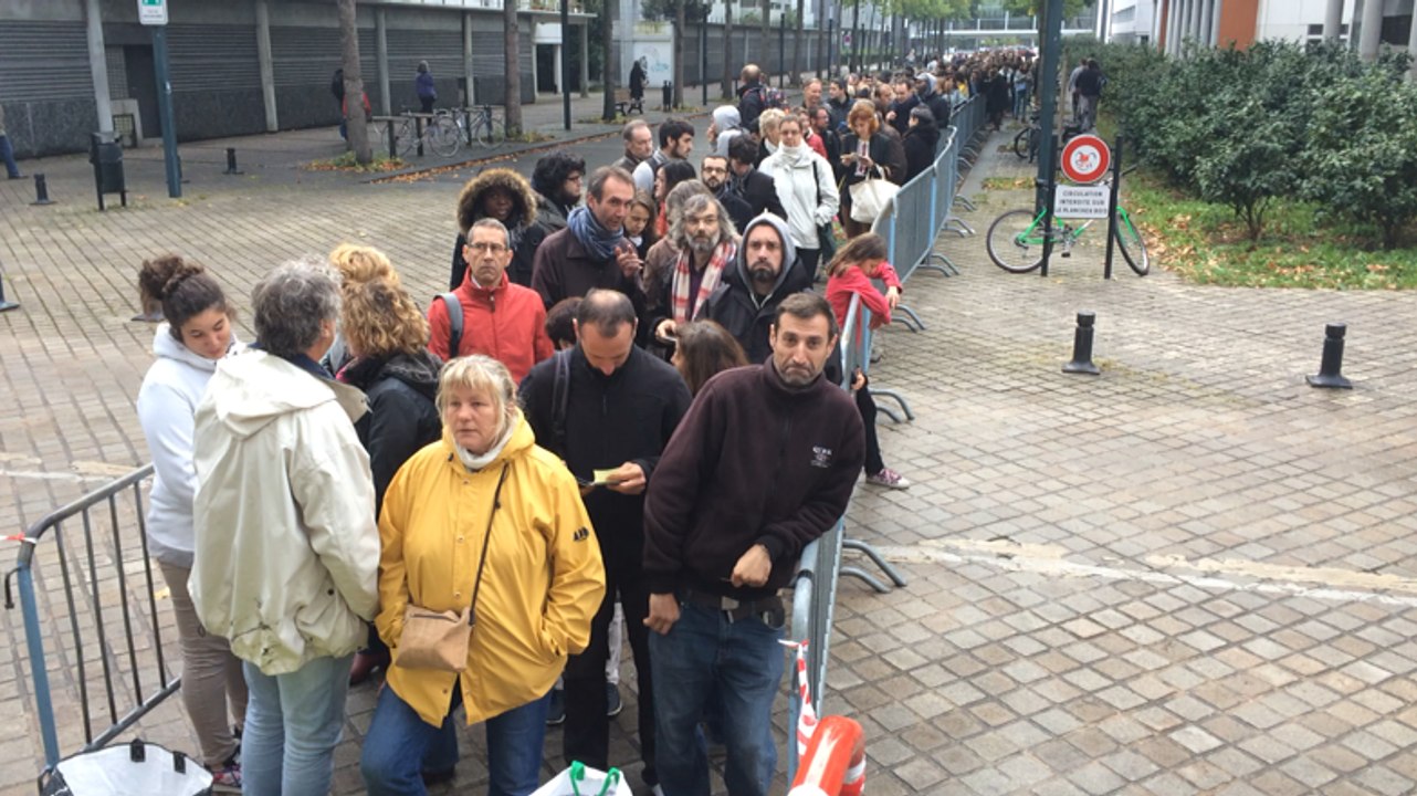 Affluence à la grande braderie des livres