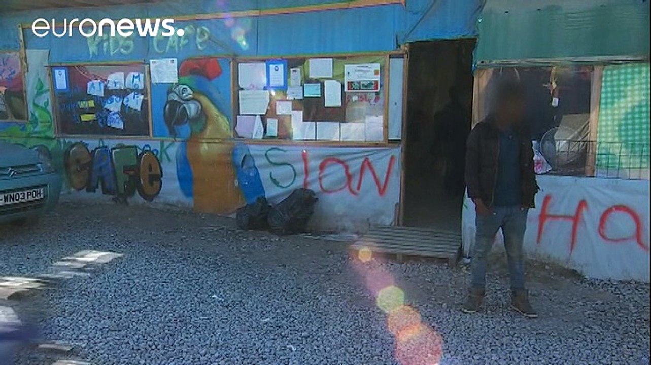 Kinder und Jugendliche verloren im 'Dschungel' von Calais