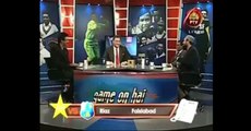 Wasim Akram Narrates a Very Funny Story of a Missing Fielder on Imran Khan's Bowling