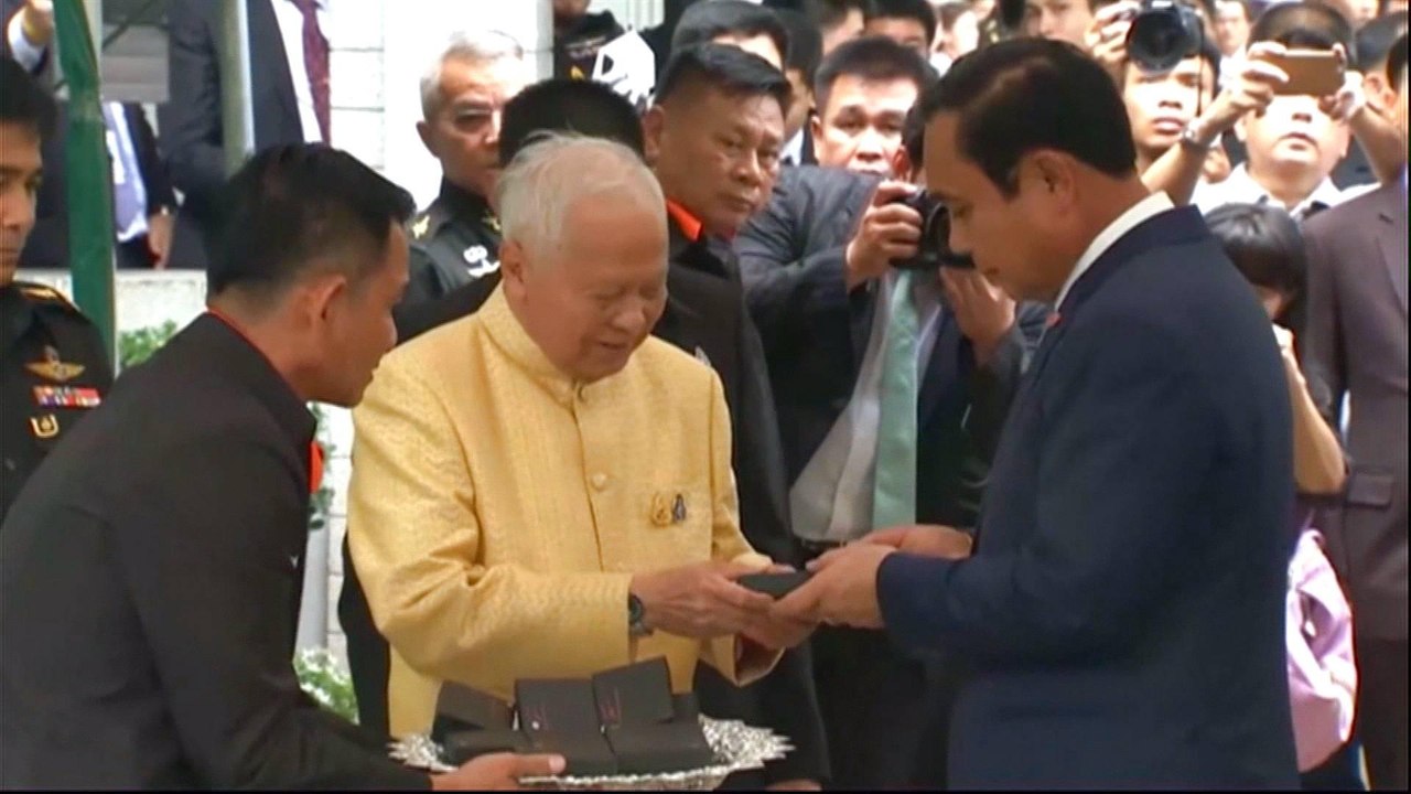 Thailand: Regent appointed as crown prince mourns