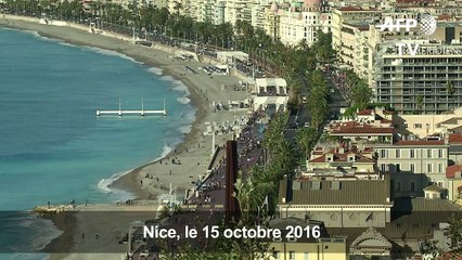 Nice : Hollande salue les familles "avec émotion"