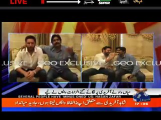 Javed Miandad aur Shahid Afridi ne haath milaliye