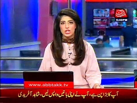 Shahid Afridi and Javed Miandad shake hands to reconcile