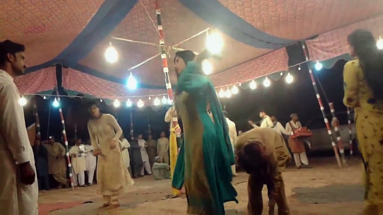 MERI PHULLAN WALI KURTI, OUT OF CONTROL, FREE, FRESH, DANCE, STAGE, PAKISTANI, 2017, 2016, BRAND, MU